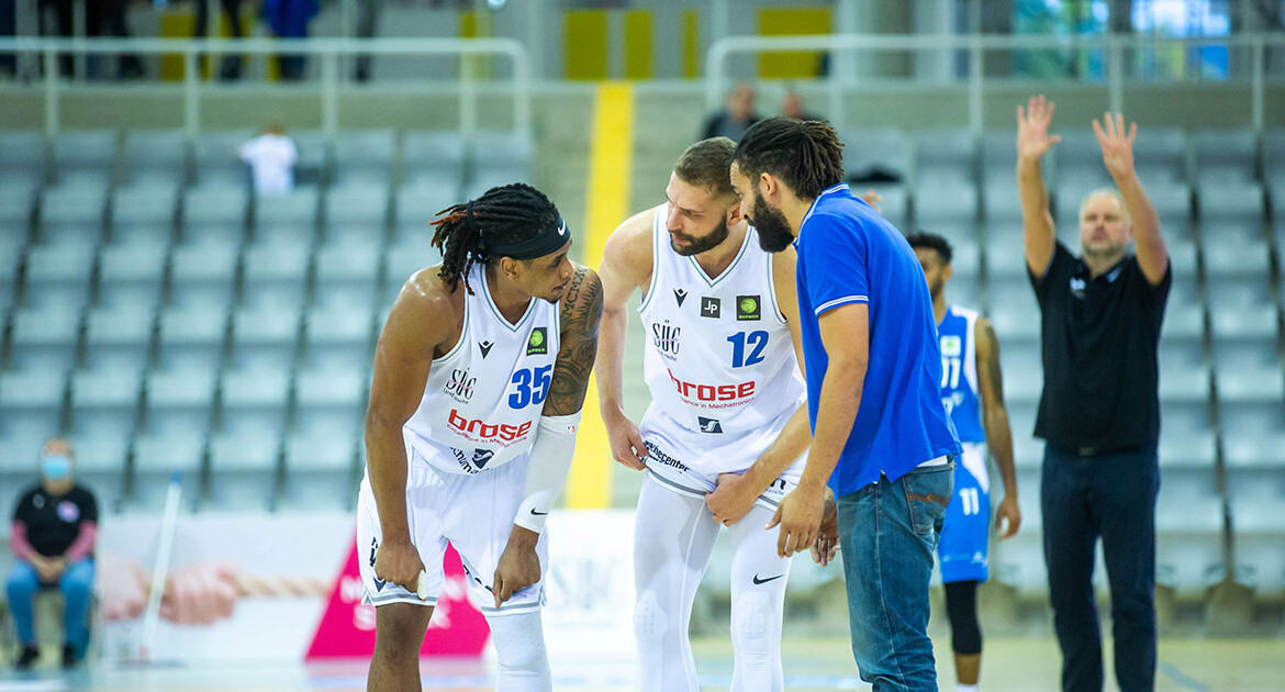 Basketball Löwen entführen Sieg aus Coburg