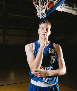 #5 Nico Höllerl