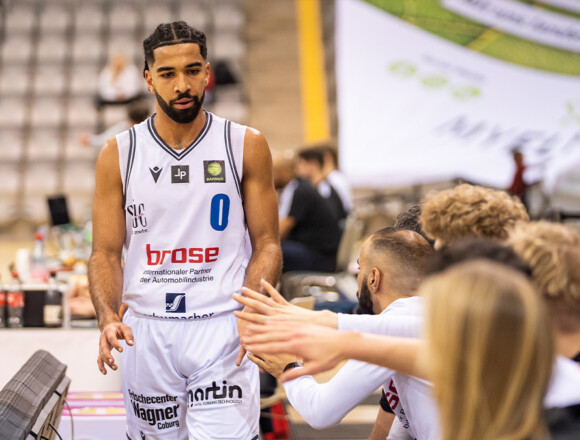 Basketball Löwen kommen zum Derby