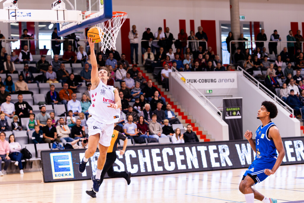 Wer wahrt seine weiße Weste im Spitzenspiel?