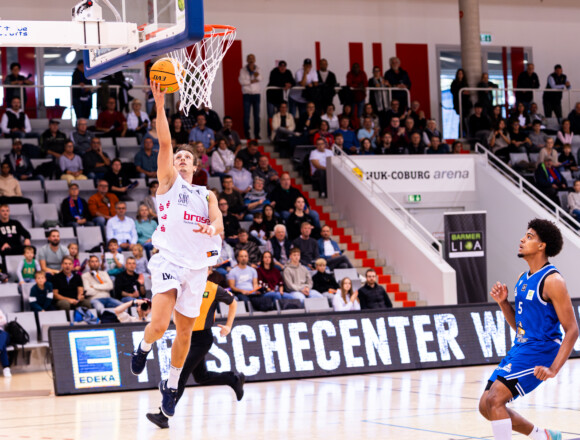 Wer wahrt seine weiße Weste im Spitzenspiel?