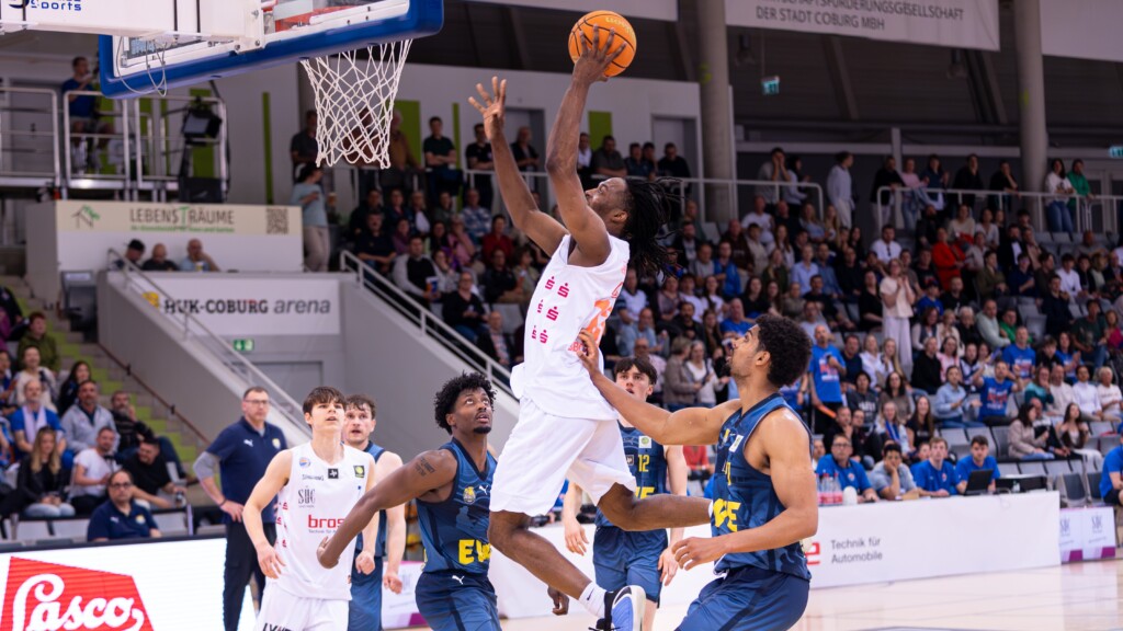 Donnervögel gezähmt! Coburger Dominanz im ersten Viertelfinale